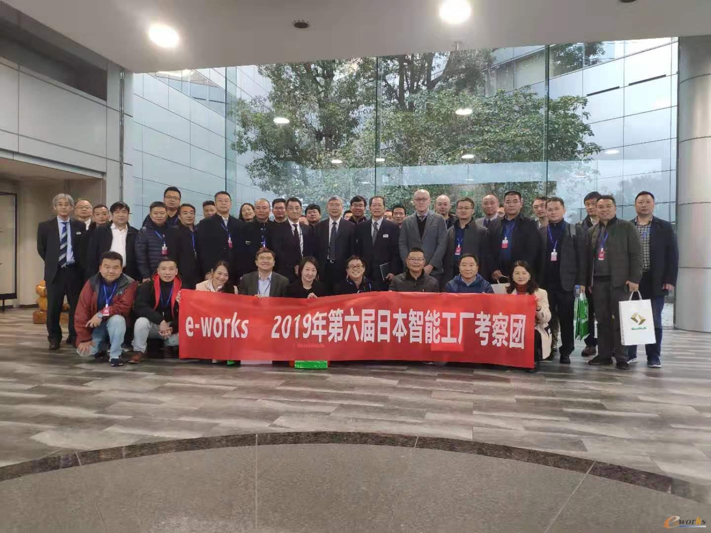 考察团成员在沙迪克合影