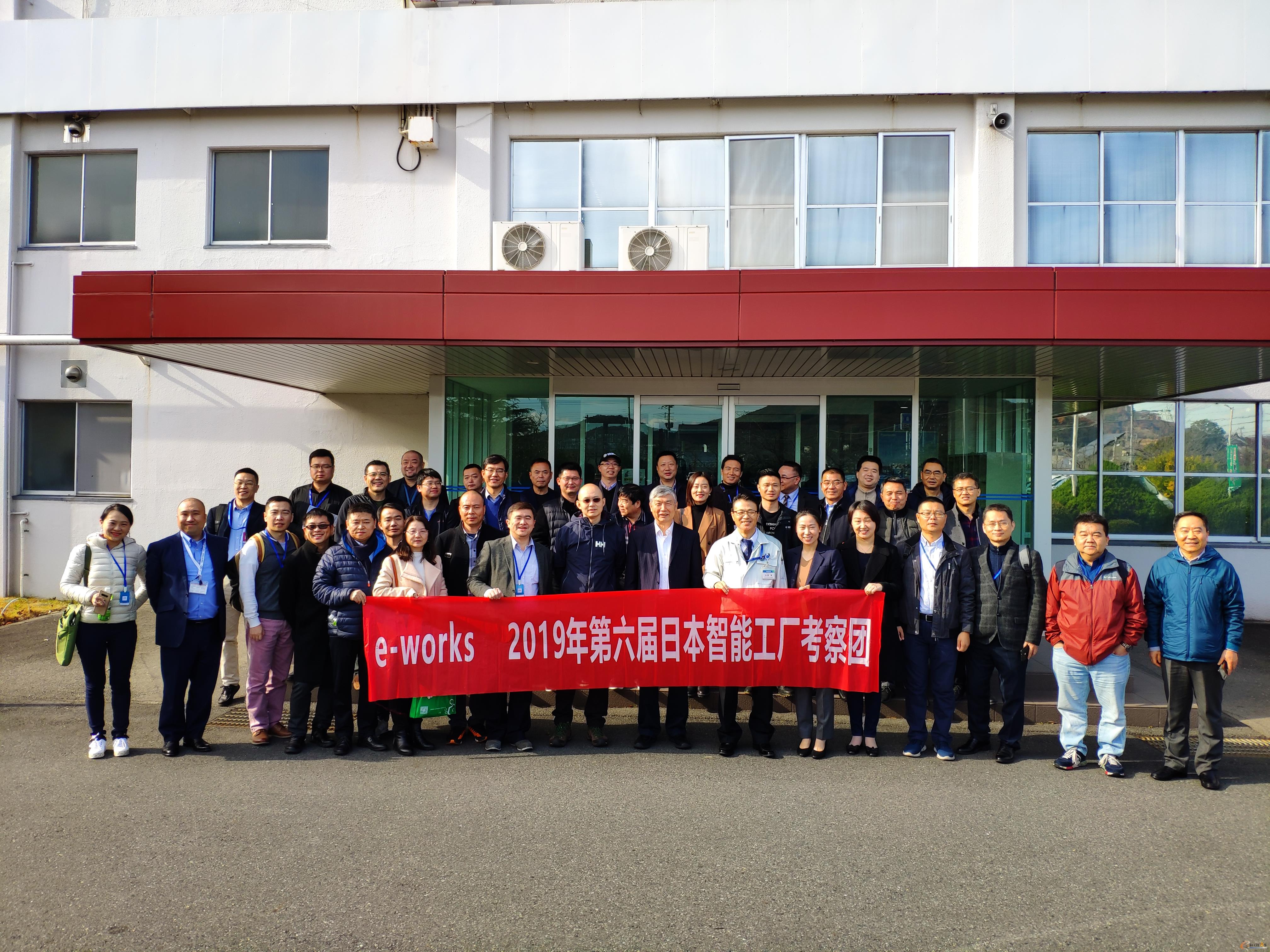 考察团在松下神视竜野工厂合影