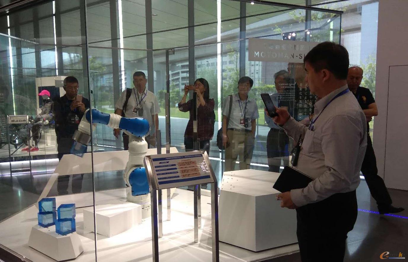 垂直七轴多关节机器人