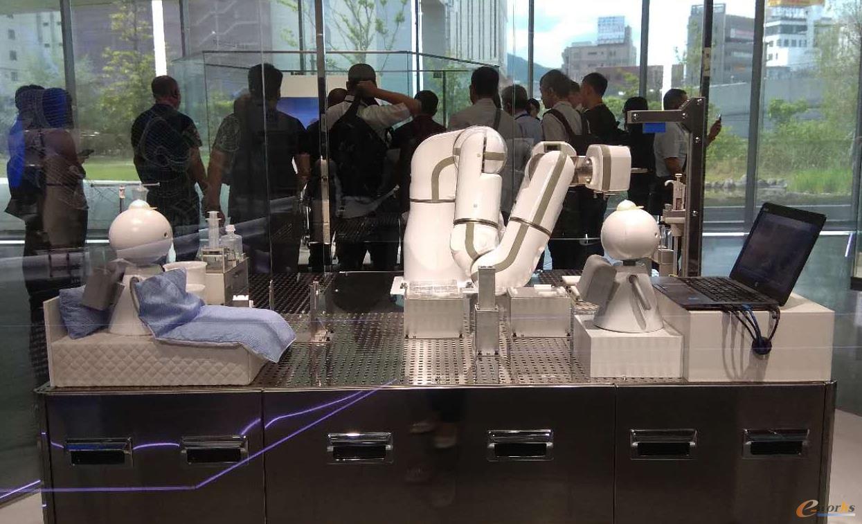 医疗护理方面的机器人