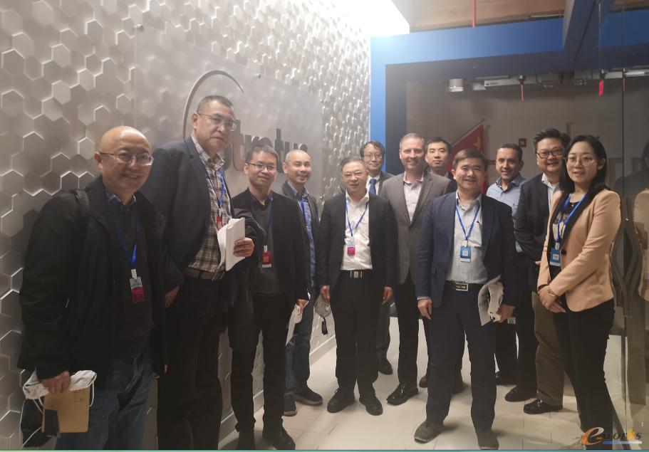 考察团在Stratus合影