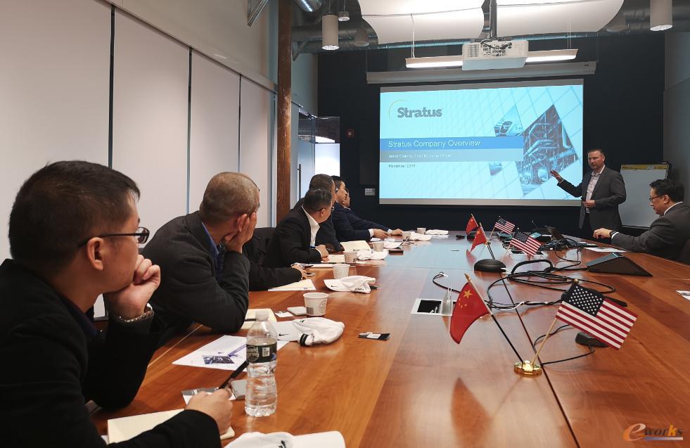 首席营销官Jason Dietrich先生向考察团详细介绍Stratus