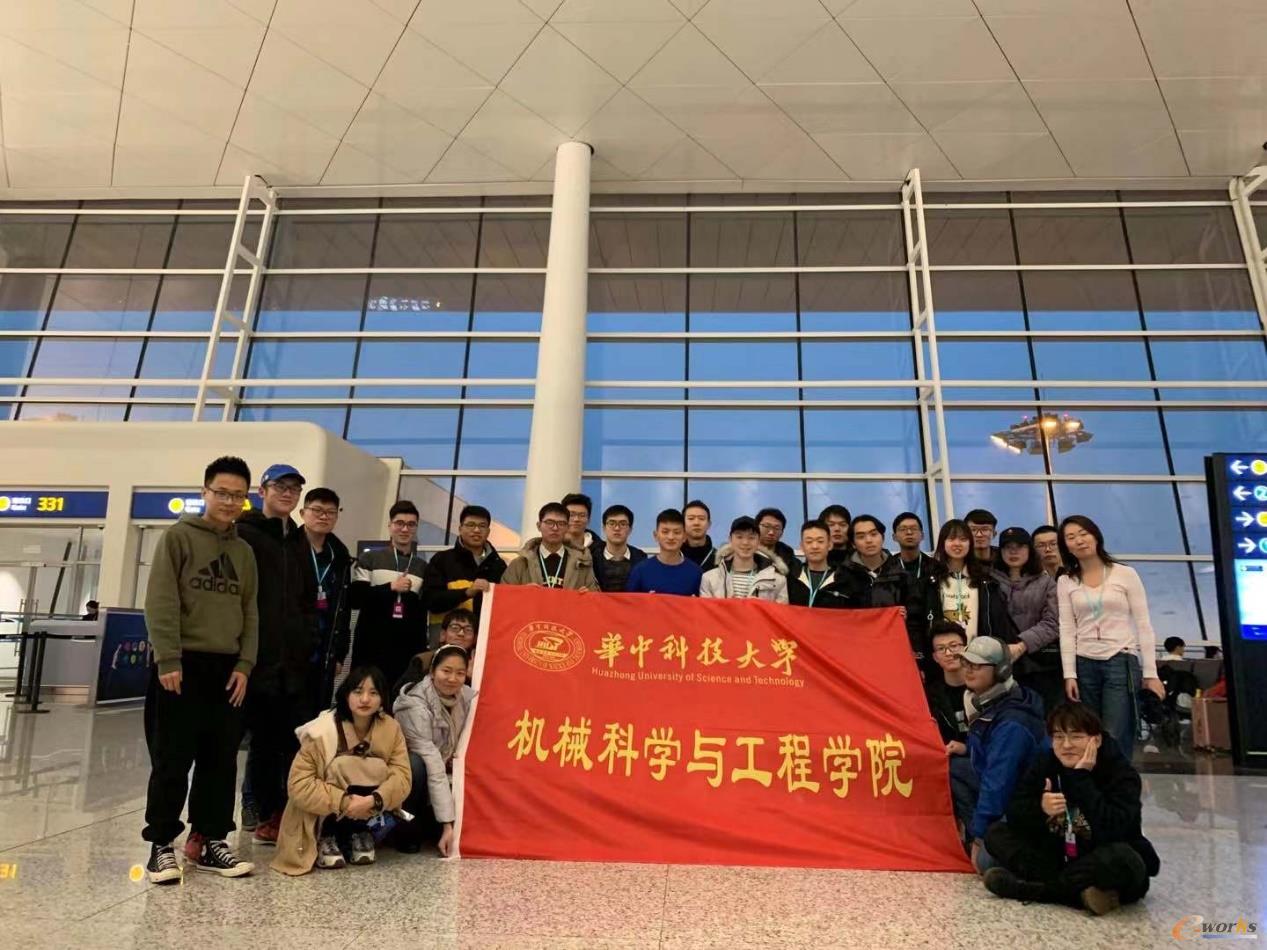 考察出发前合影