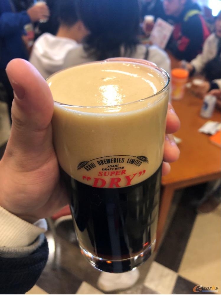 品尝朝日啤酒