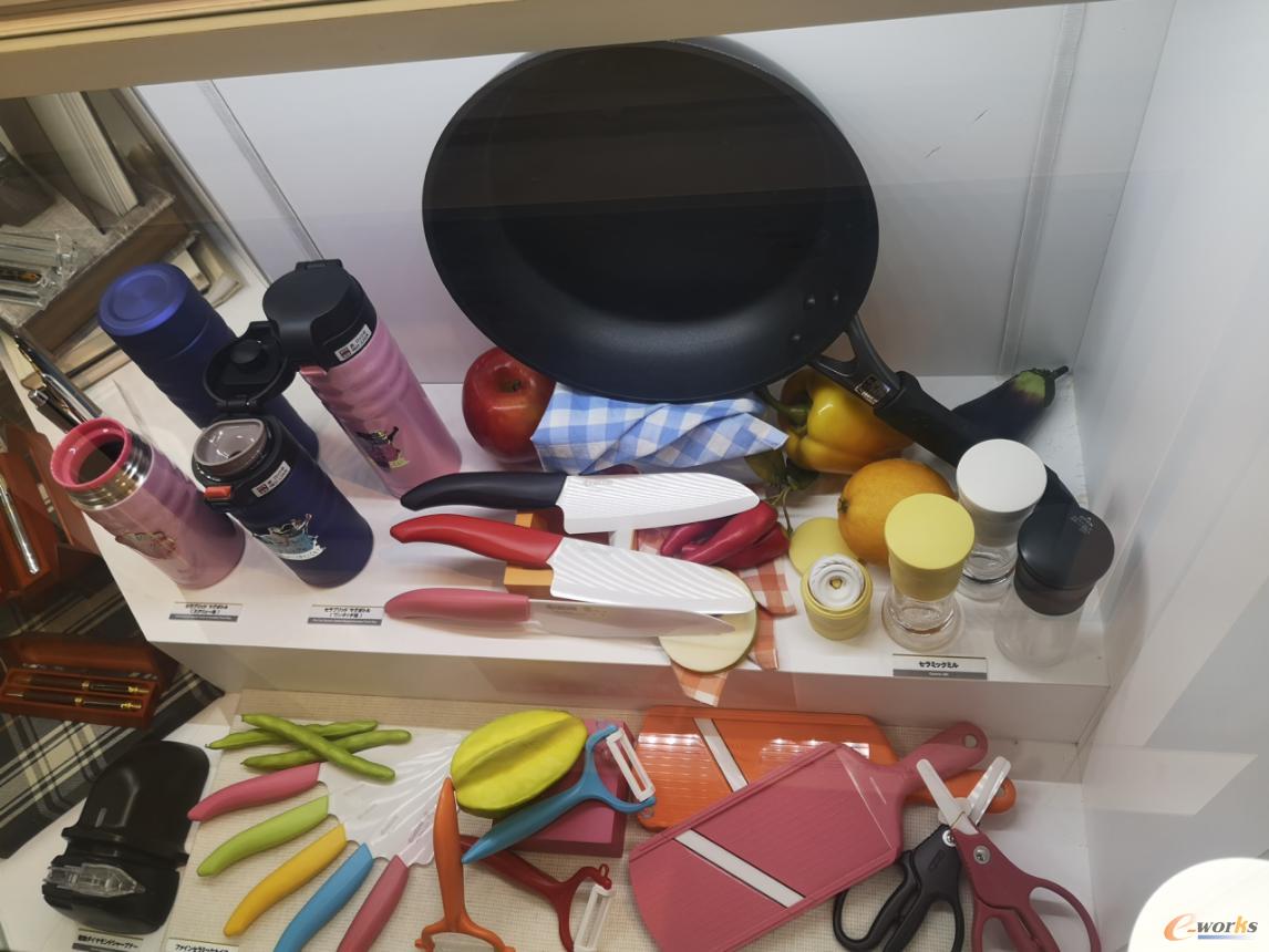 京瓷公司各色的陶瓷产品