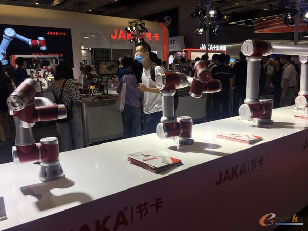 节卡机器人展示