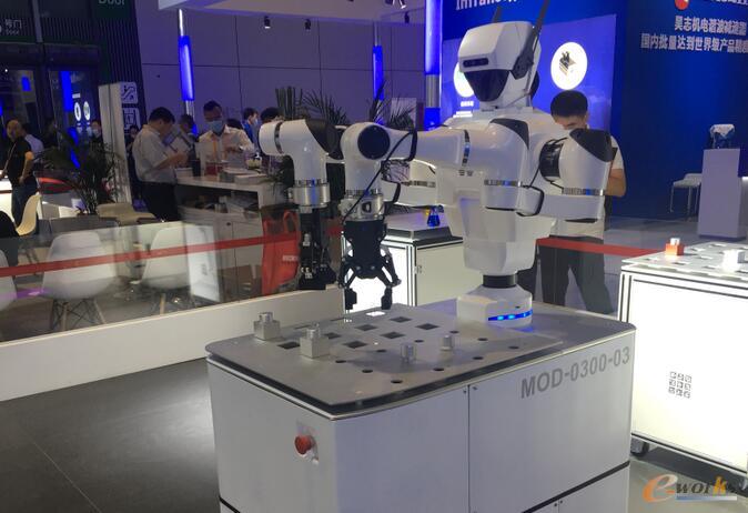 全向双臂移动协作机器人