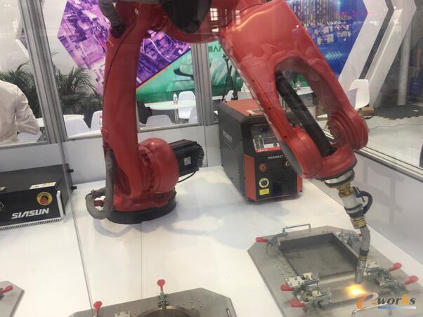 新松展示的其他机器人