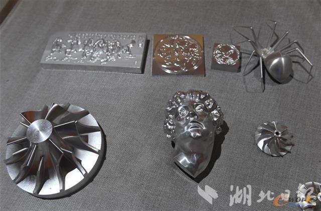 装备华中数控系统的数控机床加工出高精度复杂零件