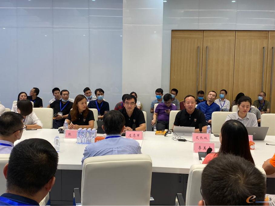 考察团成员在明珞装备交流学习