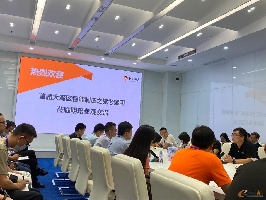 考察团成员在明珞装备交流学习