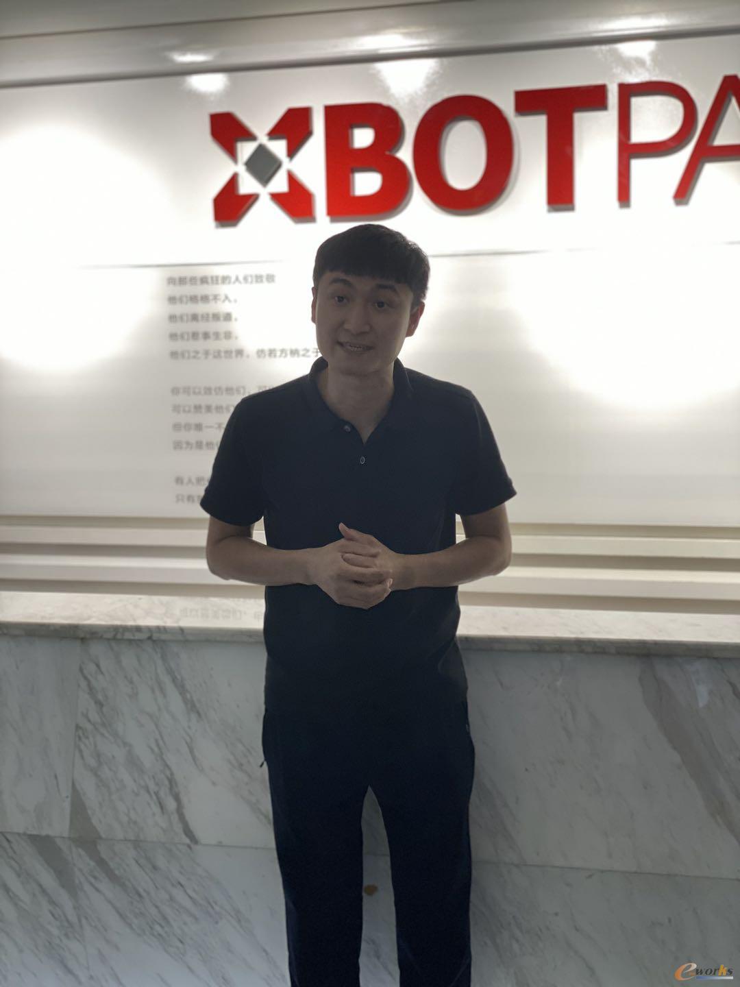 梁锦棠先生在介绍松山湖国际机器人产业基地