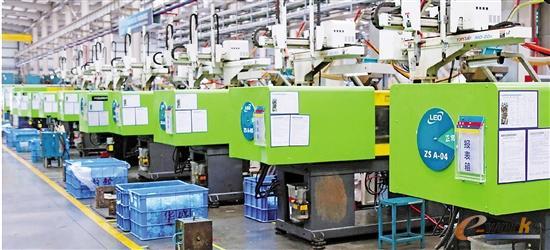 数字化车间全自动注塑机生产线