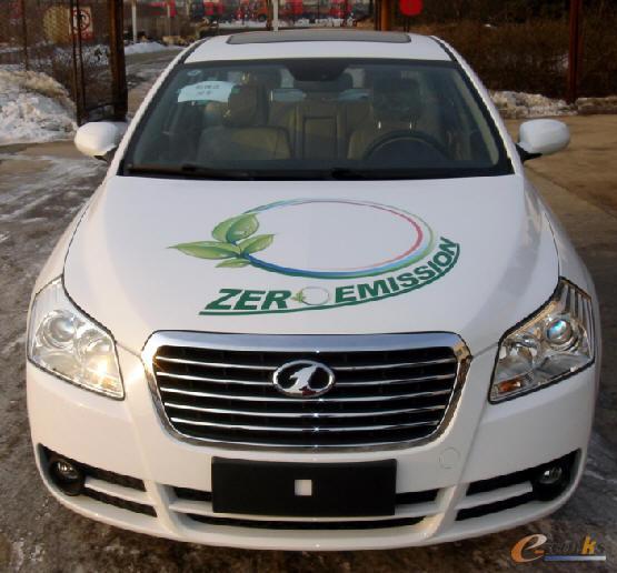 奔腾燃料电池轿车正视图