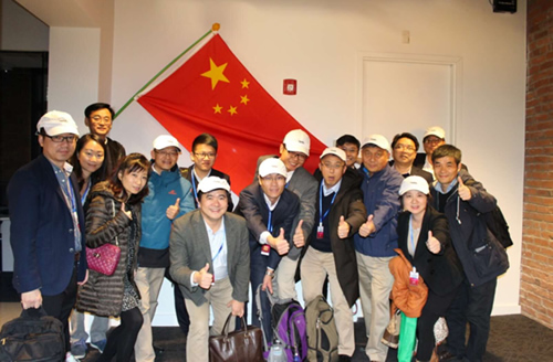Stratus公司为考察团准备了一面国旗