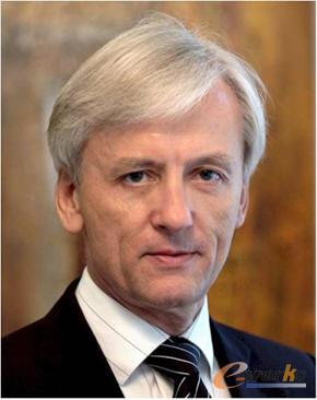 Hans-Kurt Lübberstedt（陆翰）先生