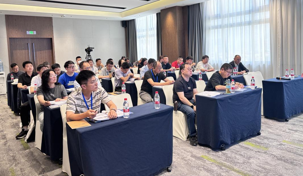 聚焦智能工厂规划与实践，走进施耐德电气无锡灯塔工厂