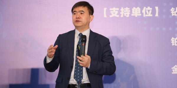黄培博士
