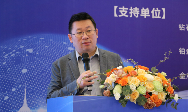 李伟