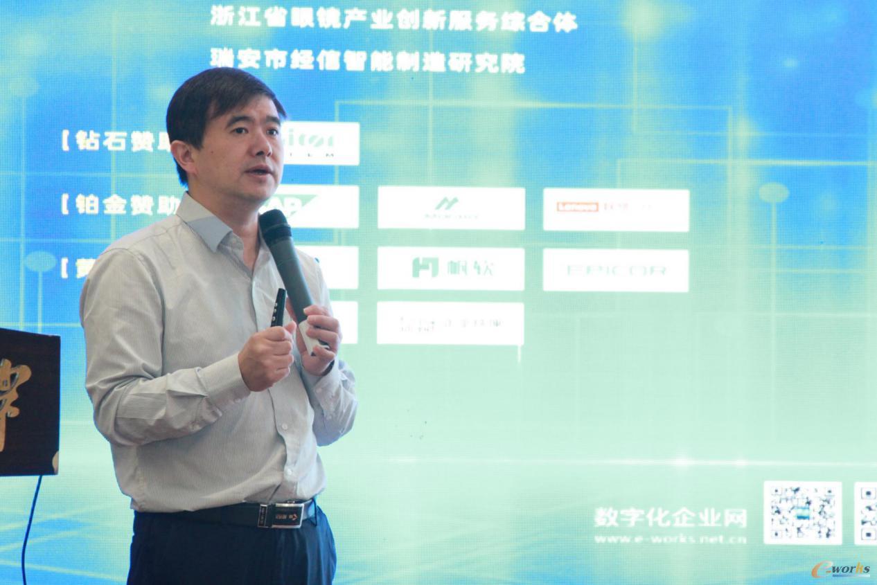 黄培博士做主题报告