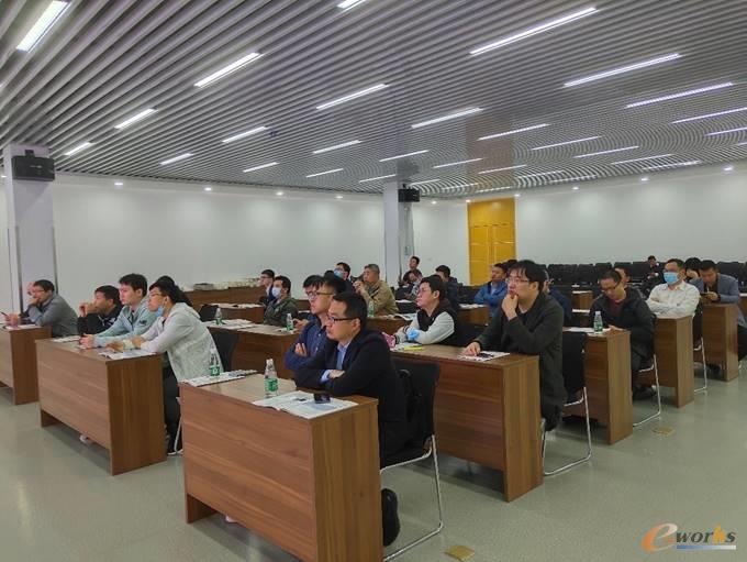 学员们在中车浦镇车辆有限公司会议室交流