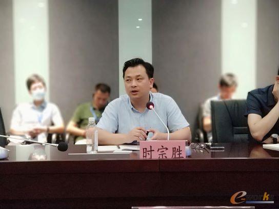 中天科技集团CIO兼江苏中天互联科技有限公司总经理时宗胜与考察团交流互动