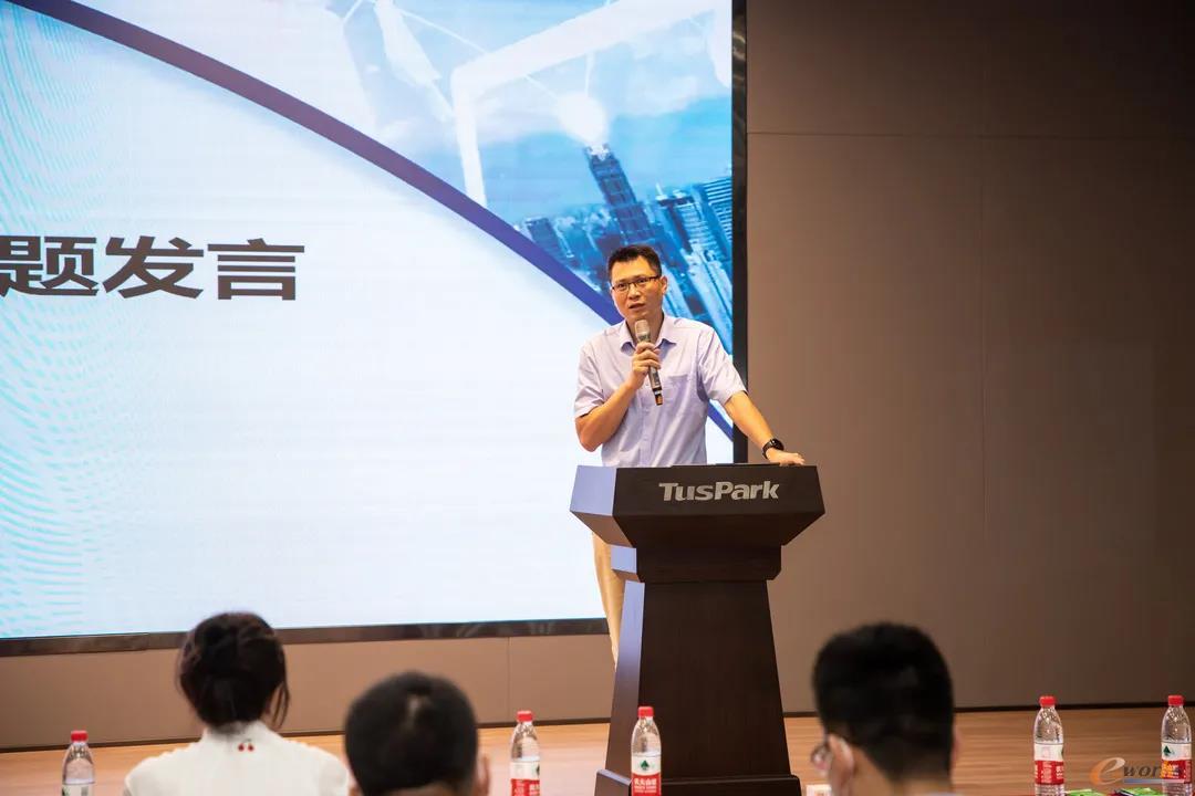 松江区经委技术进步科科长 胡志华