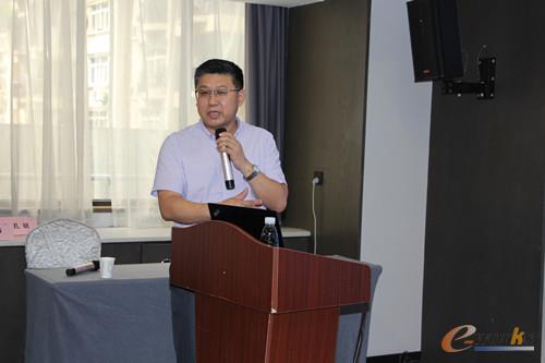 长飞公司智能制造和工业互联网资深专家唐权斌