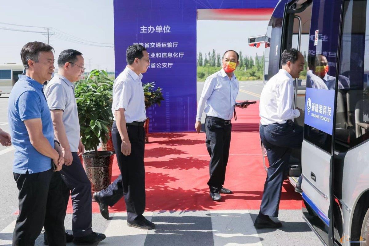 动态体验宇通自动驾驶巴士