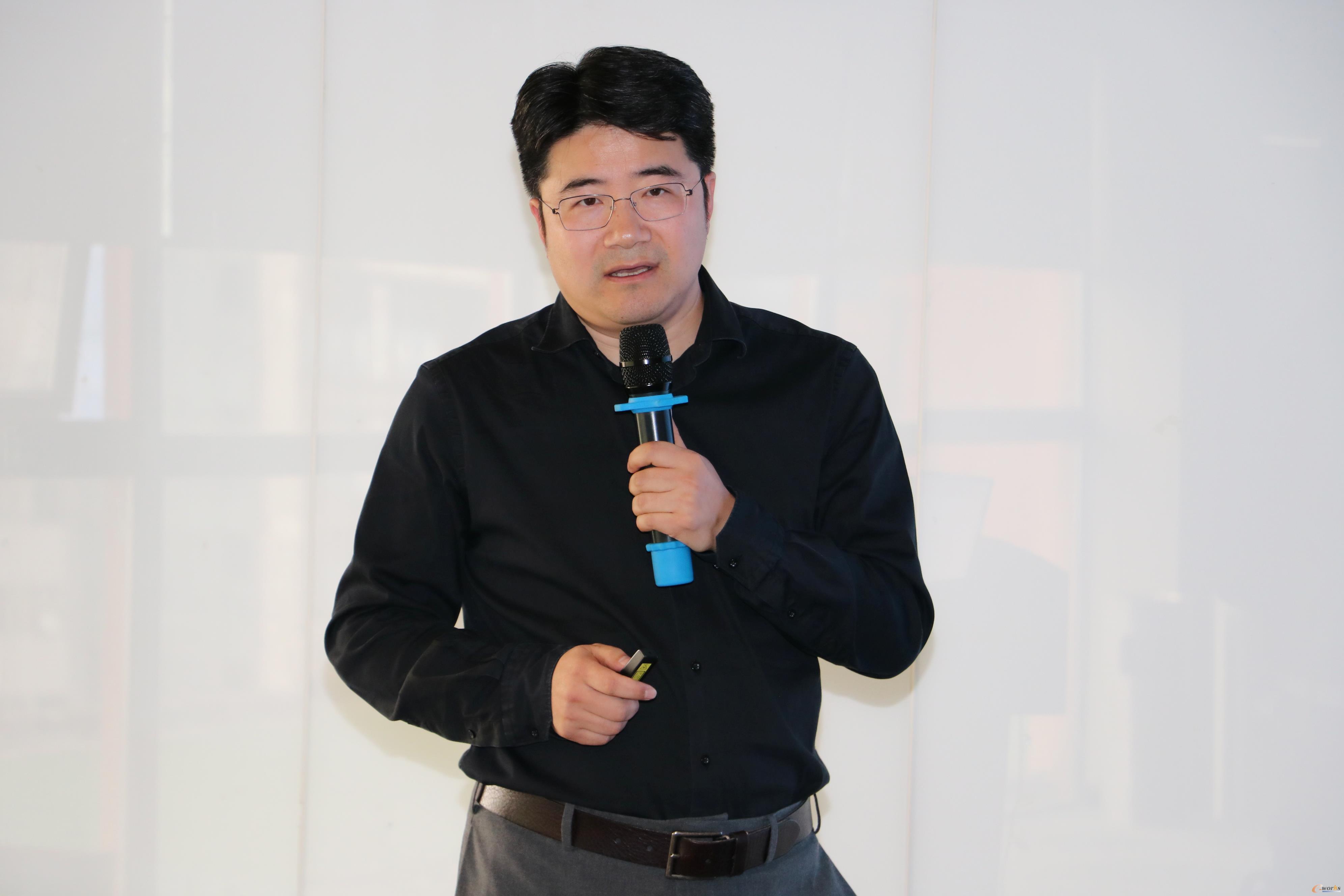 雪浪云联合创始人、副总裁顾毅博士