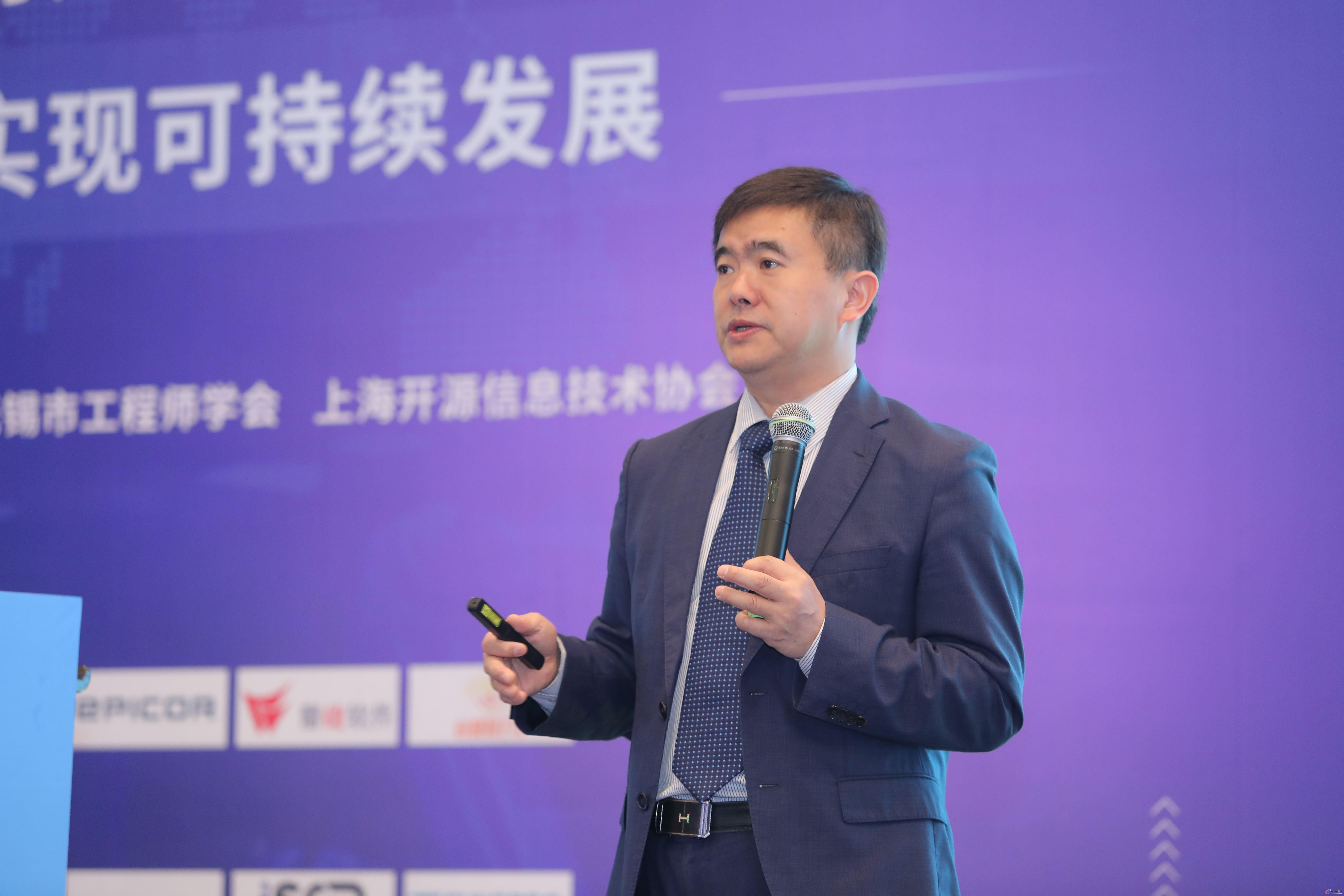国家智能制造专家委员会委员、e-works CEO 黄培博士