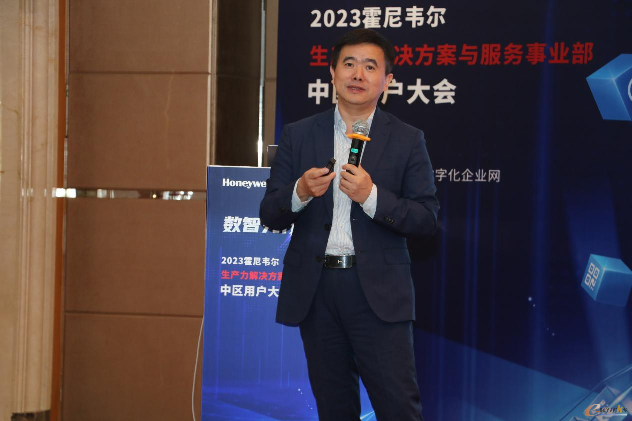 国家智能制造专家委员会委员、e-works CEO 黄培博士