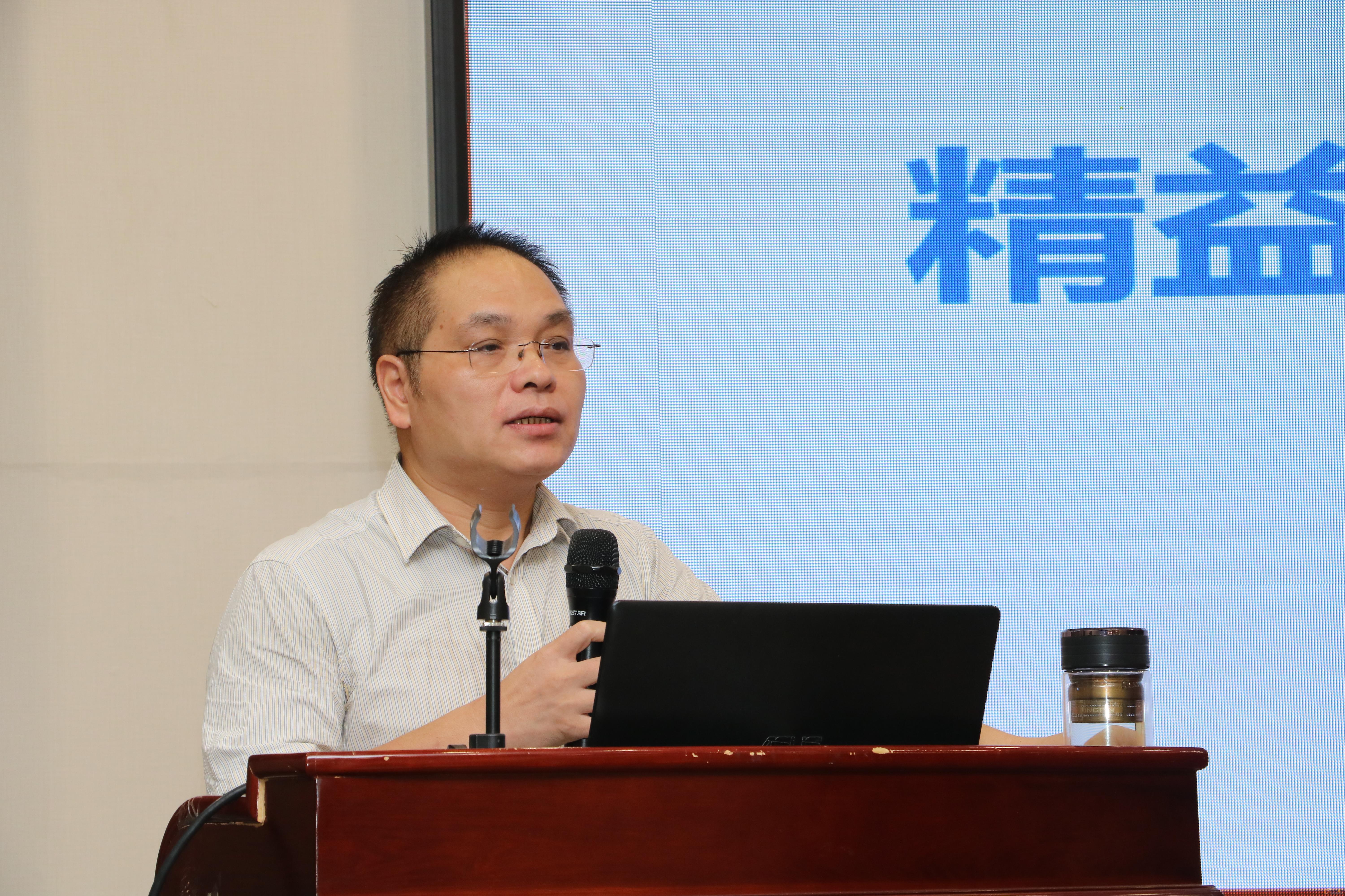 图2 中设协设备管理评价中心副主任兼秘书长黄集长
