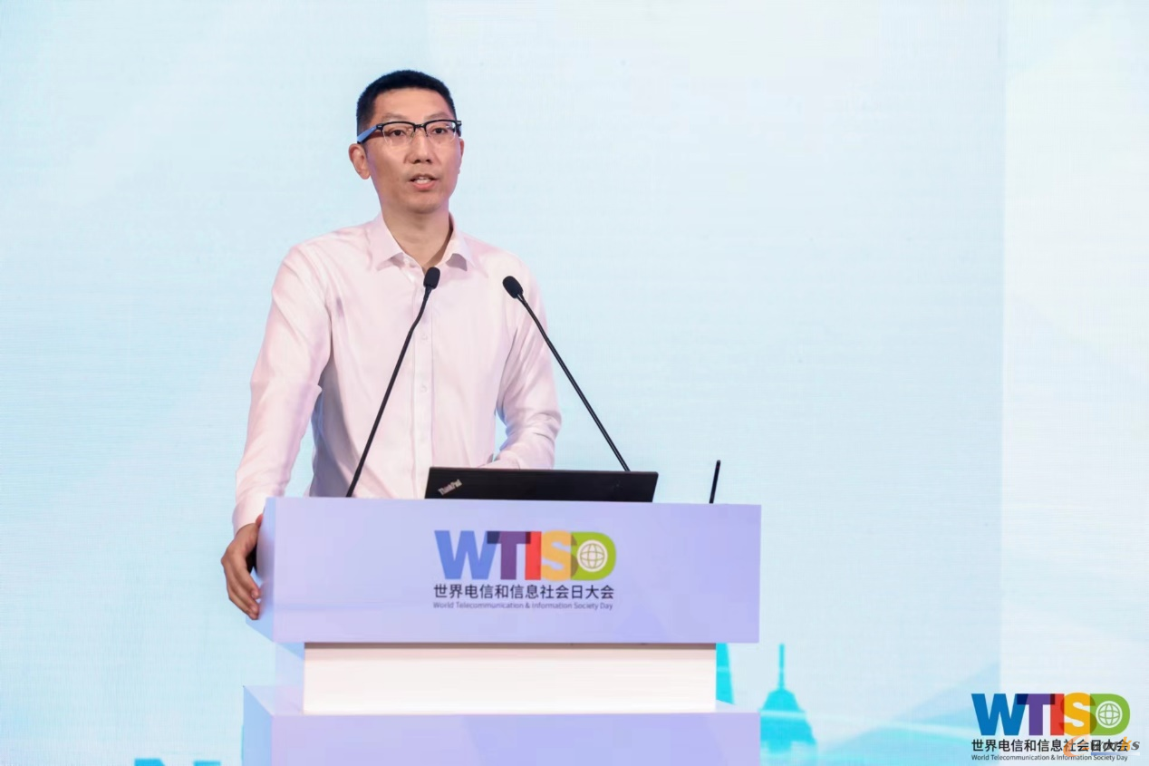 华为公司工业数字化首席战略官胡静宜演讲照片