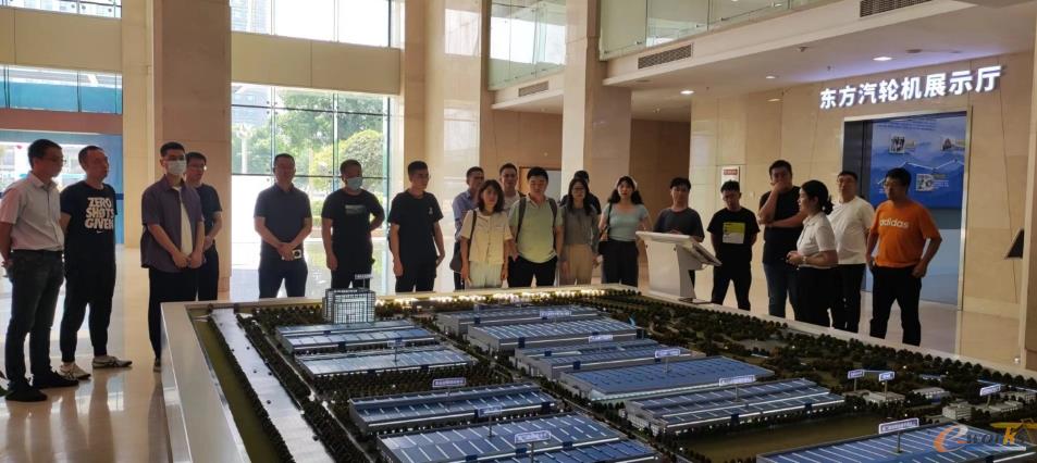 学员们参观东方汽轮机展示厅厅