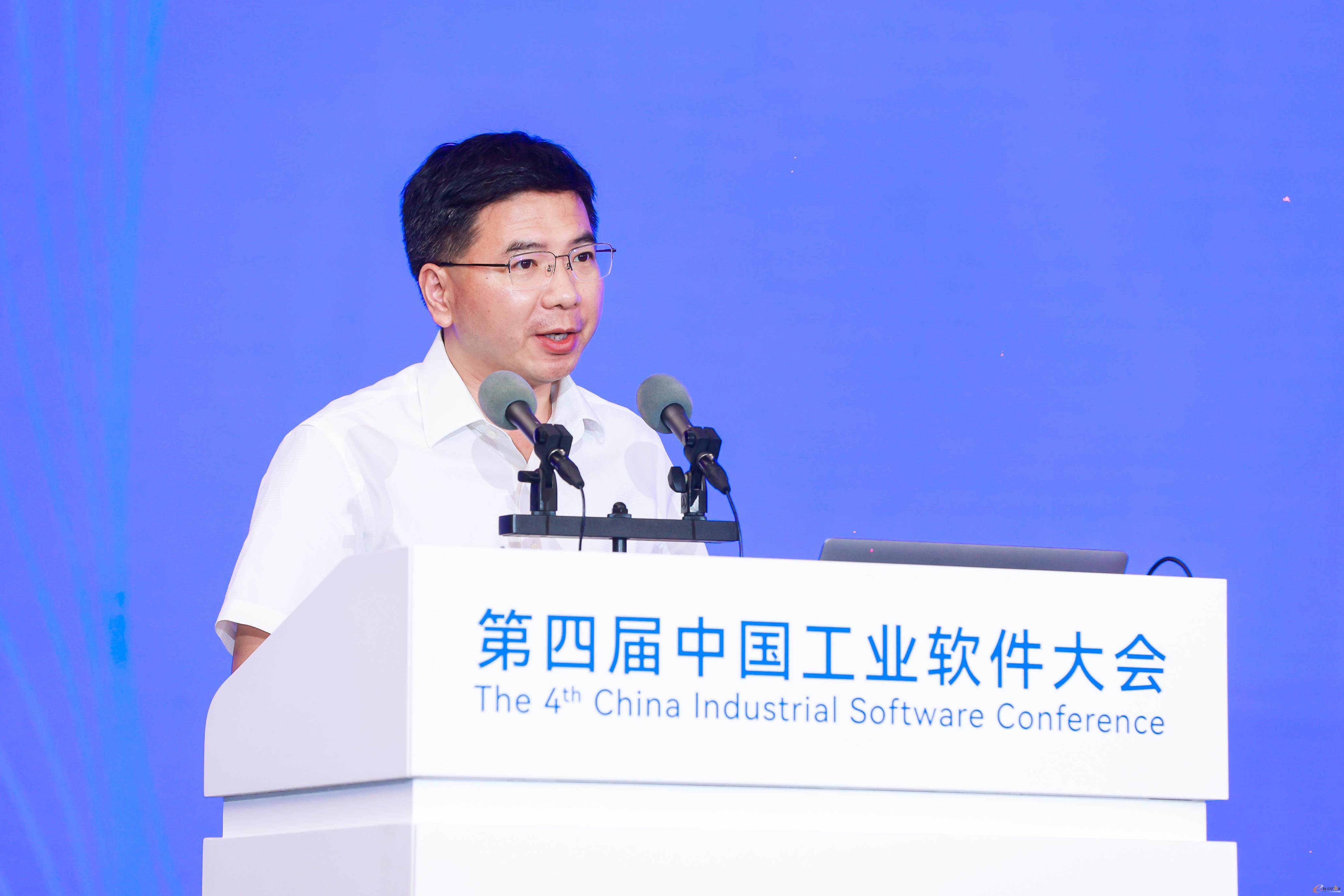 重庆市经济和信息化委员会总经济师傅晓致辞