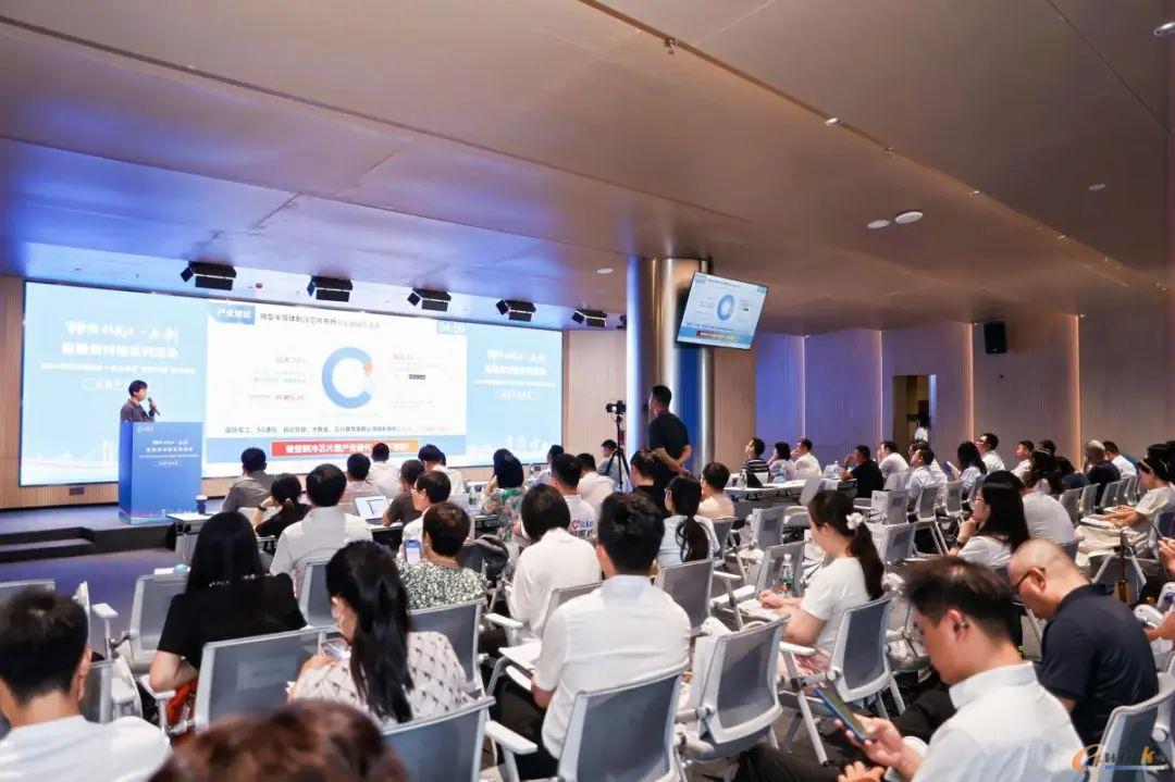 大赛现场，项目代表路演