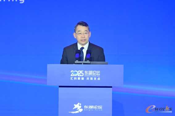 湖北省委常委、常务副省长张文兵为大会致辞