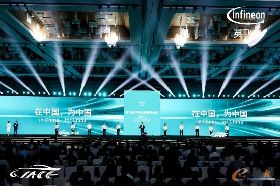 英飞凌科技高级副总裁、英飞凌汽车业务大中华区负责人曹彦飞及团队