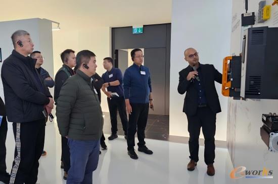 e-works考察团在贝加莱参观