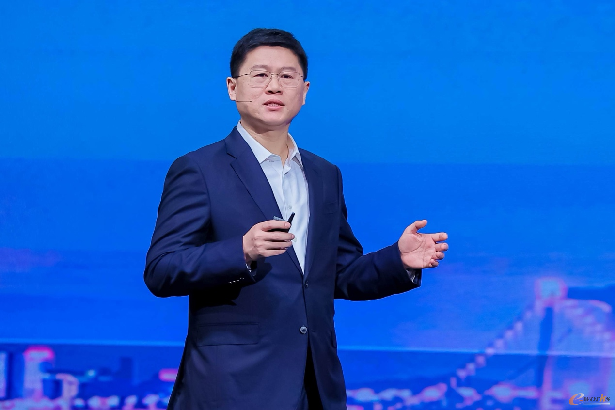华为高级副总裁、ICT销售与服务总裁 李鹏