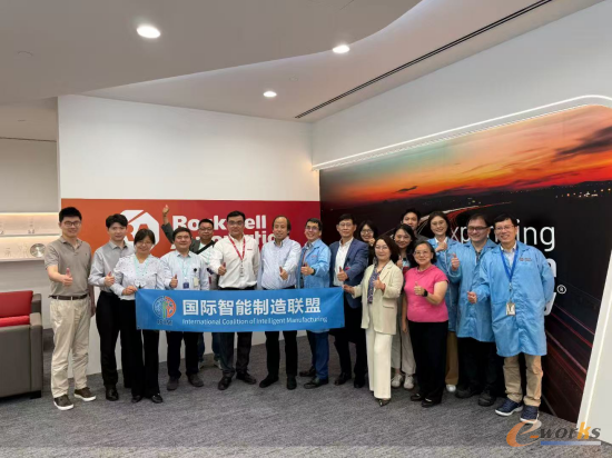 ICIM考察团在罗克韦尔自动化新加坡工厂合影