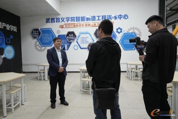 e-works首席执行官黄培接受中国教育电视台专访