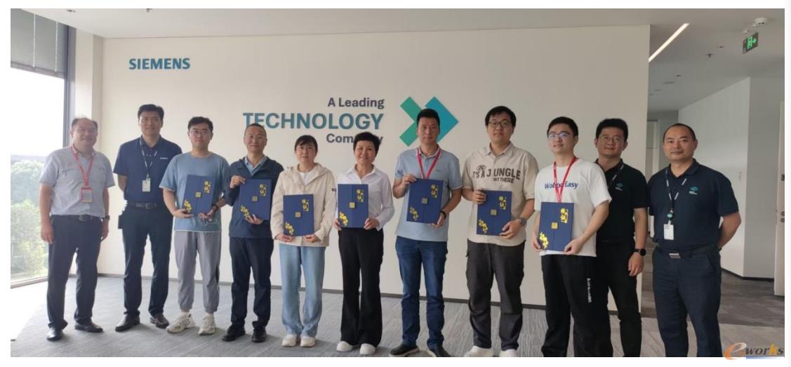 学员获得结业证书