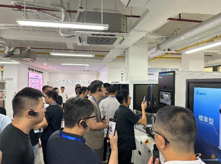 考察团参观台达智能制造创新中心