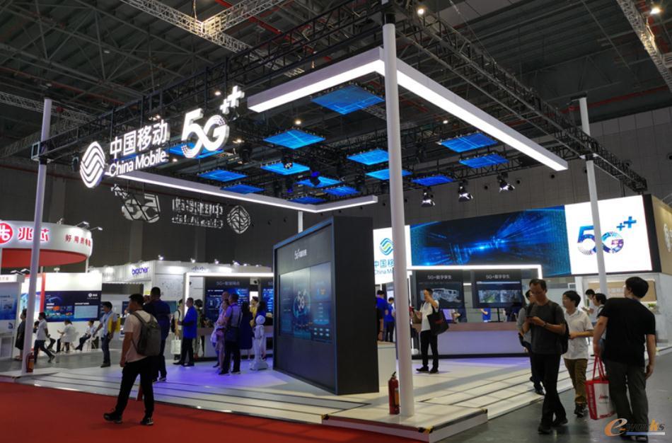 中国移动展台外景