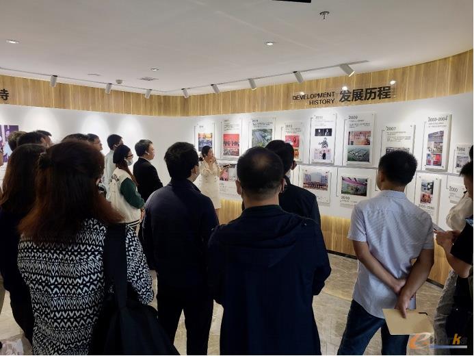 考察团参观无锡维尚展厅