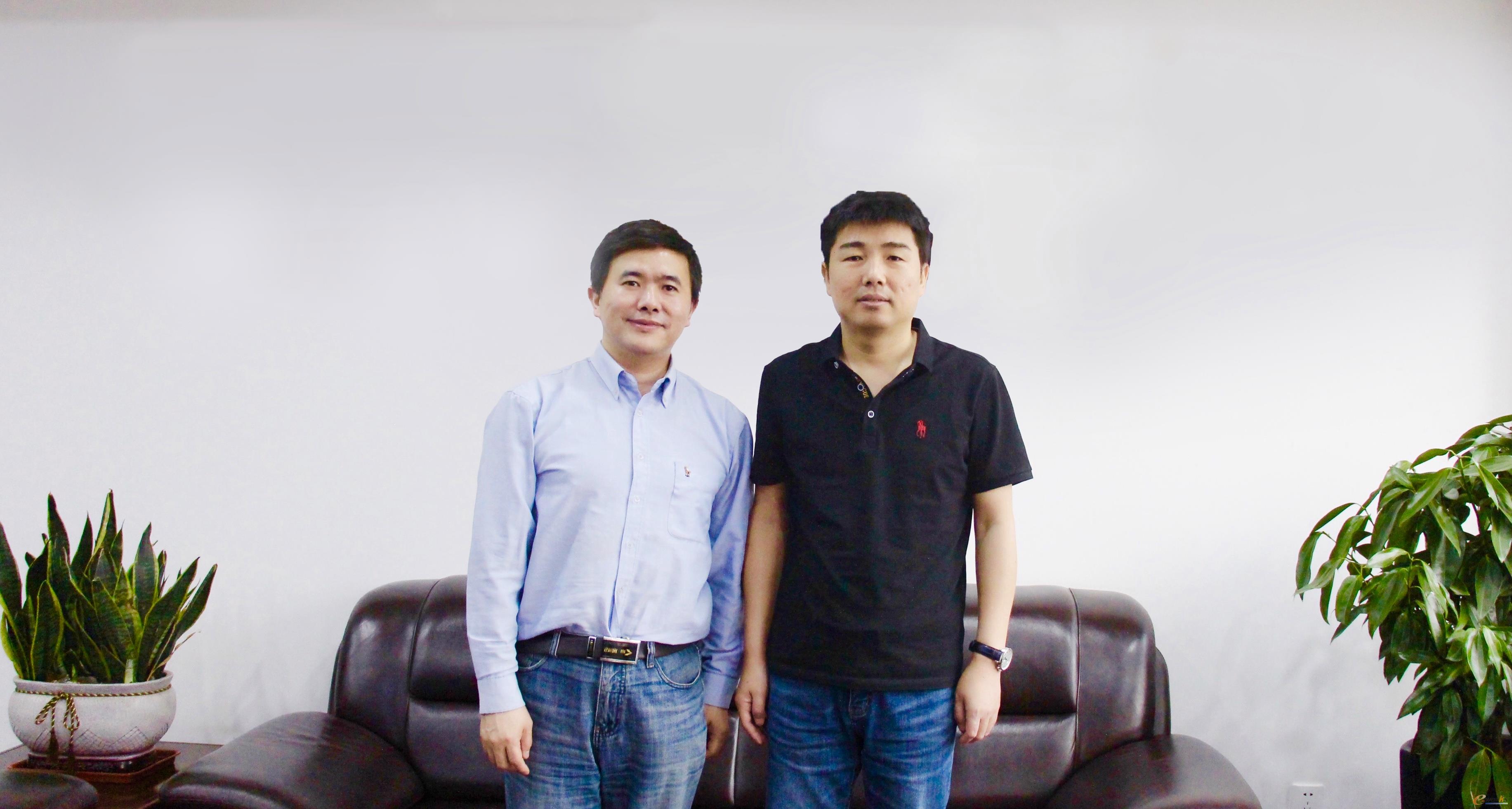e-works总编黄培博士与徐工信息创始人、CEO张启亮合影