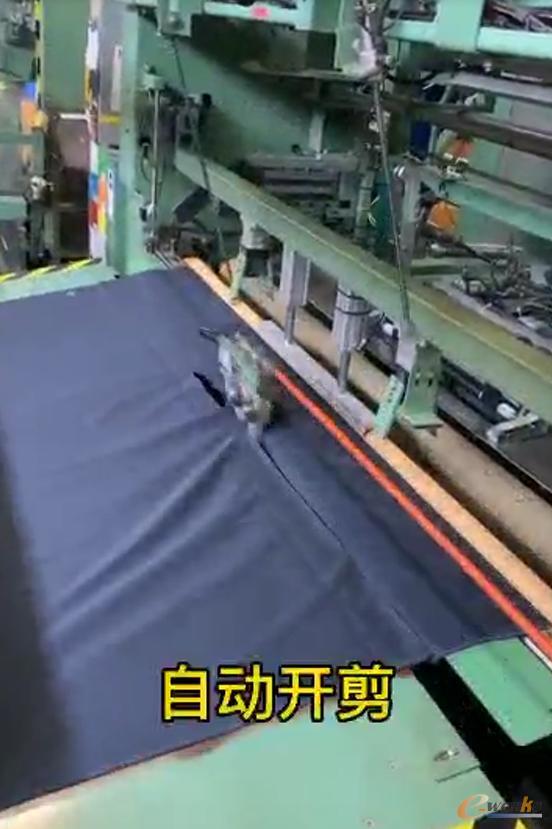自动开剪和自动放纸管