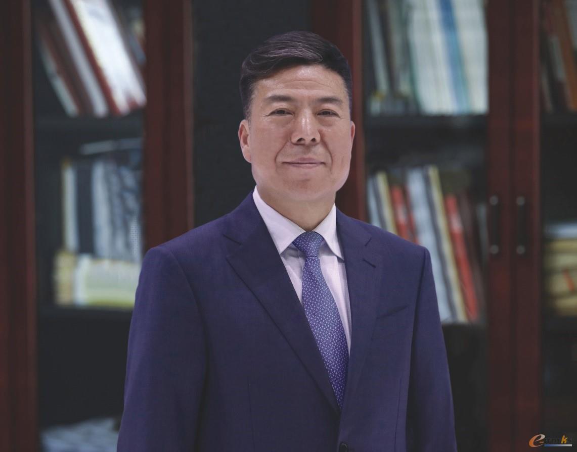 陕西法士特汽车传动集团有限责任公司董事长 严鉴铂